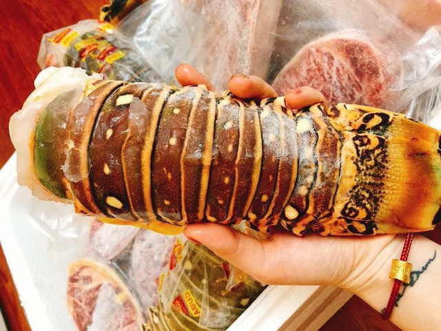 Đu&ocirc;i t&ocirc;m h&ugrave;m cấp đ&ocirc;ng đi m&aacute;y bay h&eacute;t gi&aacute; 3 triệu đồng/kg - Ảnh 1.