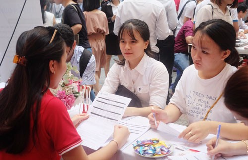 Đ&agrave; Nẵng: Hơn 80 doanh nghiệp tham gia ng&agrave;y hội việc l&agrave;m - Ảnh 1.