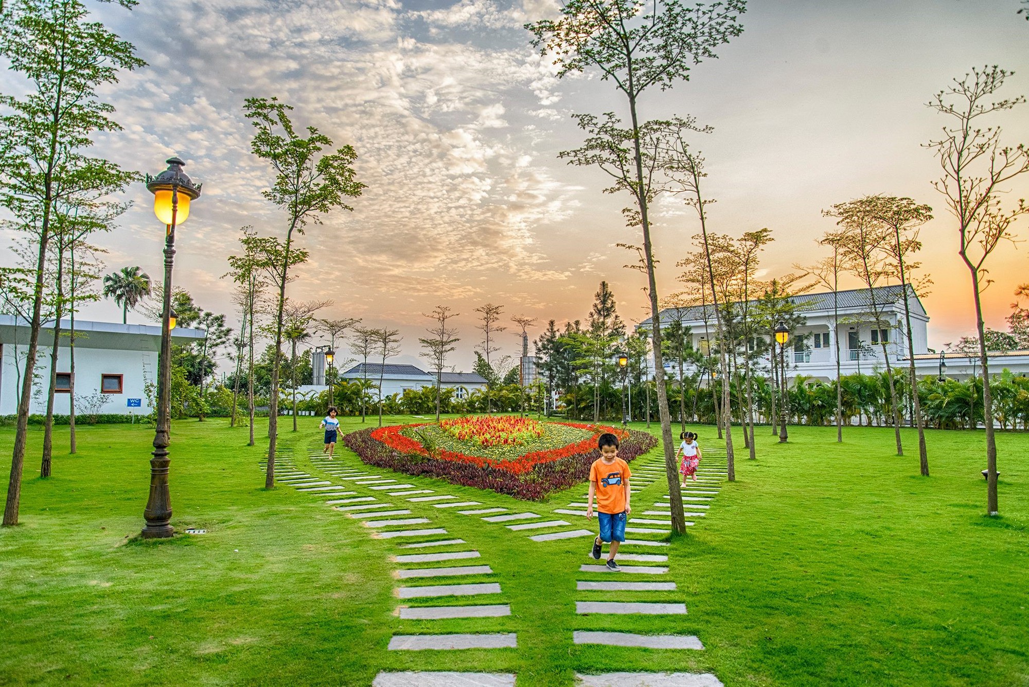 FLC Hotels & Resorts: H&agrave;nh tr&igrave;nh nắm tay con đi khắp mu&ocirc;n nơi - Ảnh 1.