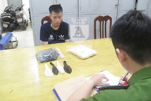 H&agrave; Nội: Ph&aacute;t hiện kho giấu kh&iacute; cười chuy&ecirc;n cung cấp cho c&aacute;c qu&aacute;n bar, karaoke - Ảnh 4.