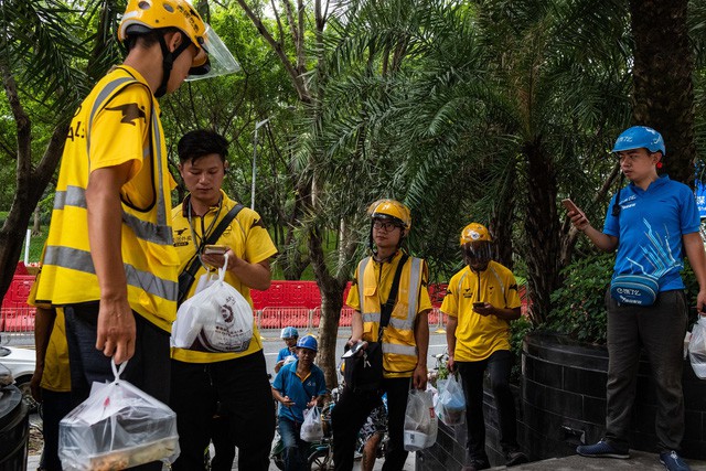 Ứng dụng giao đồ ăn nhấn ch&igrave;m Trung Quốc trong biển nhựa  - Ảnh 1.