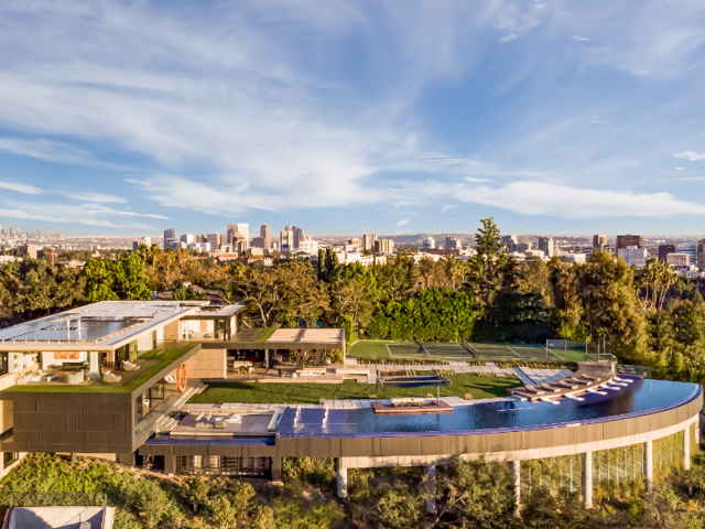 B&ecirc;n trong biệt thự xa hoa, đắt đỏ nhất Los Angeles - Ảnh 1.