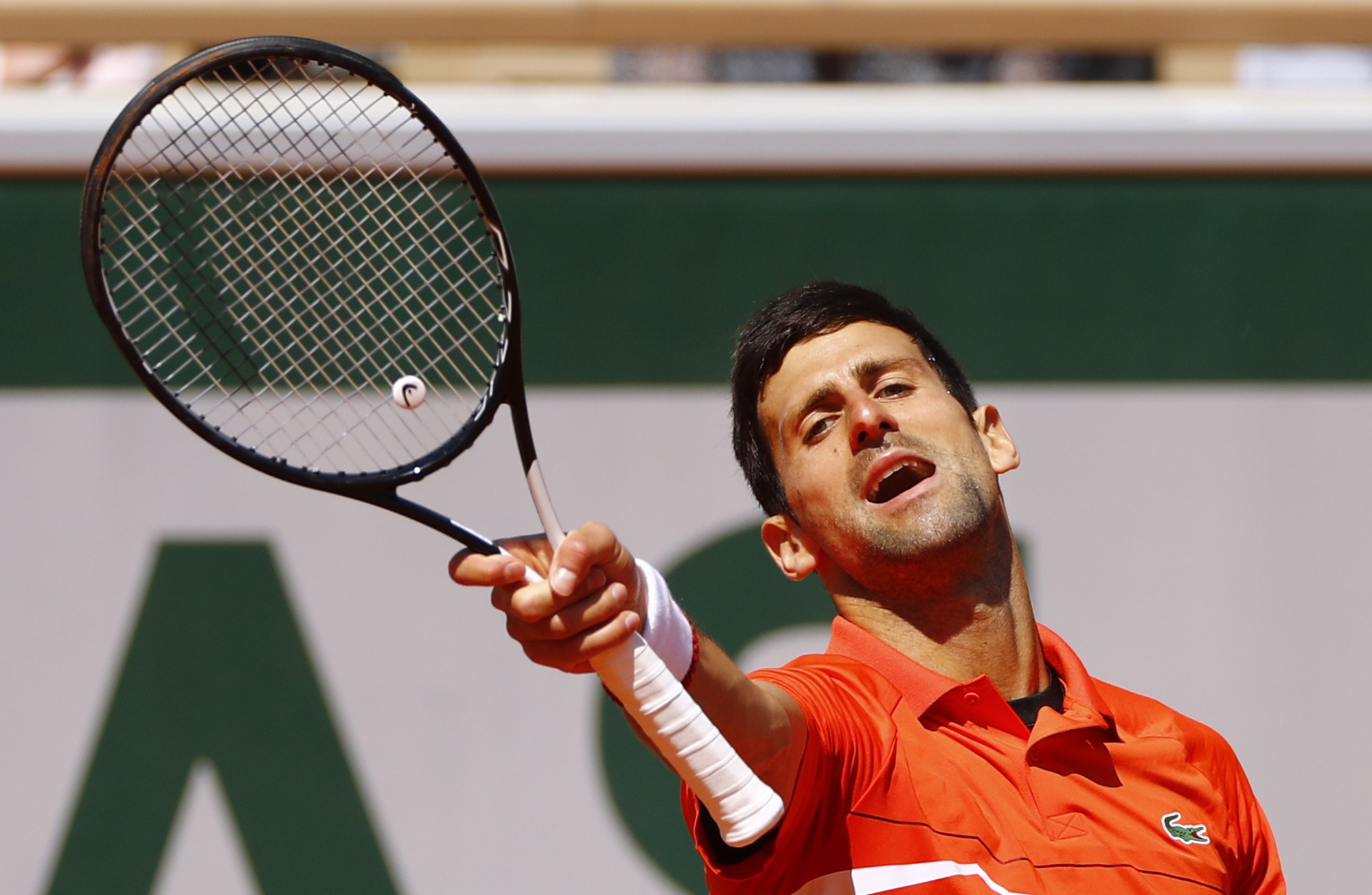 Clip bán kết Roland Garros 2019: Ông trời cũng không thể cứu được Djokovic