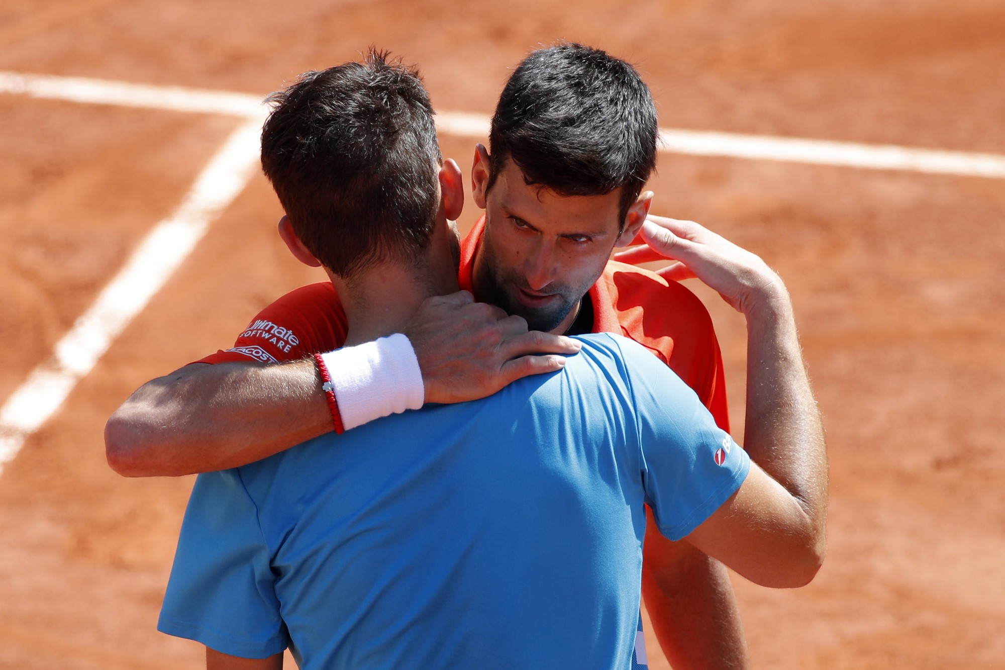 Clip b&aacute;n kết Roland Garros 2019: &Ocirc;ng trời cũng kh&ocirc;ng thể cứu được Djokovic - Ảnh 1.