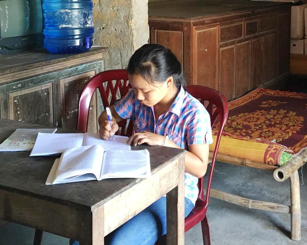 Vụ nữ sinh quỳ gối khóc xin thi lại môn văn: Xin thêm chỉ tiêu để thí sinh vào đúng nguyện vọng