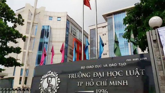Sóng gió ở Trường ĐH Luật TP HCM: Do "ghế nóng" hiệu trưởng thiếu chủ?