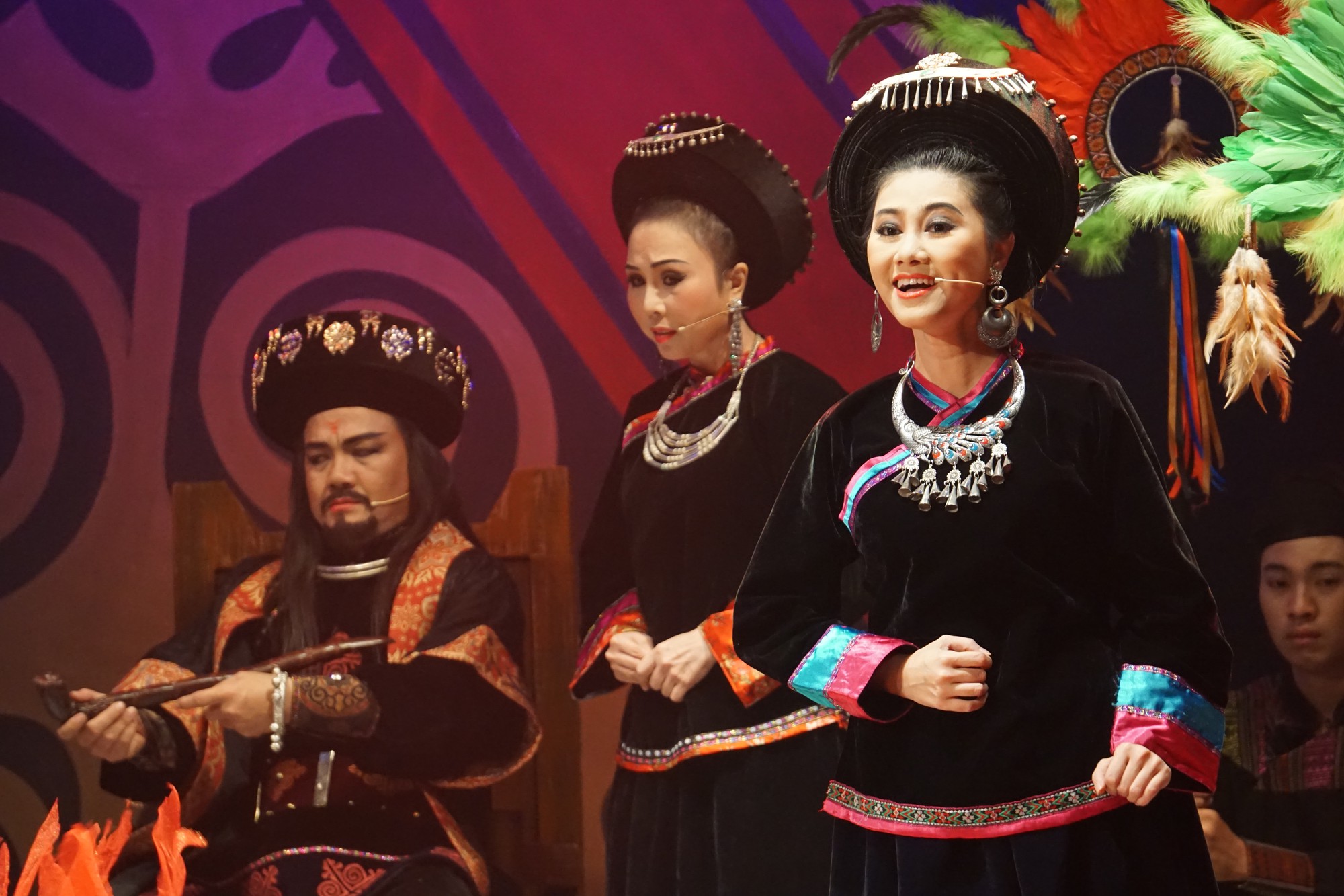 Đông ngôi sao sân khấu đến chiêm ngưỡng "Chuyện tình Khau Vai"