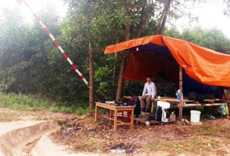 Trưởng Công an xã để mất súng và còng số 8 khi đi trực chốt kiểm dịch