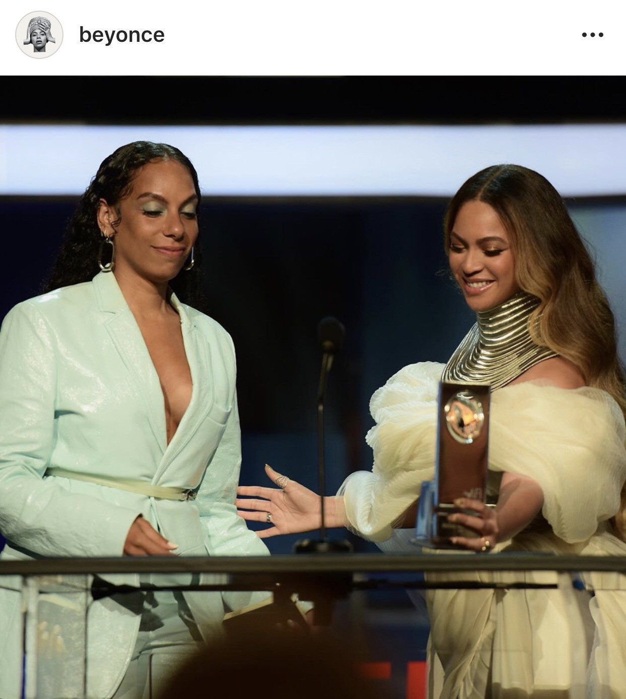 Si&ecirc;u sao Beyonce mặc đầm của nh&agrave; thiết kế trẻ Việt - Ảnh 3.