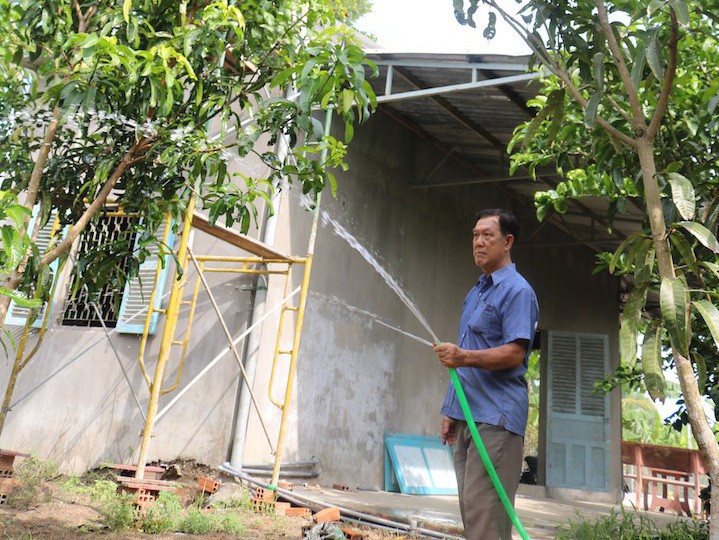 Tay ngang làm điện gió
