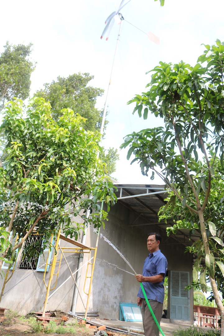 Tay ngang làm điện gió - Ảnh 1.