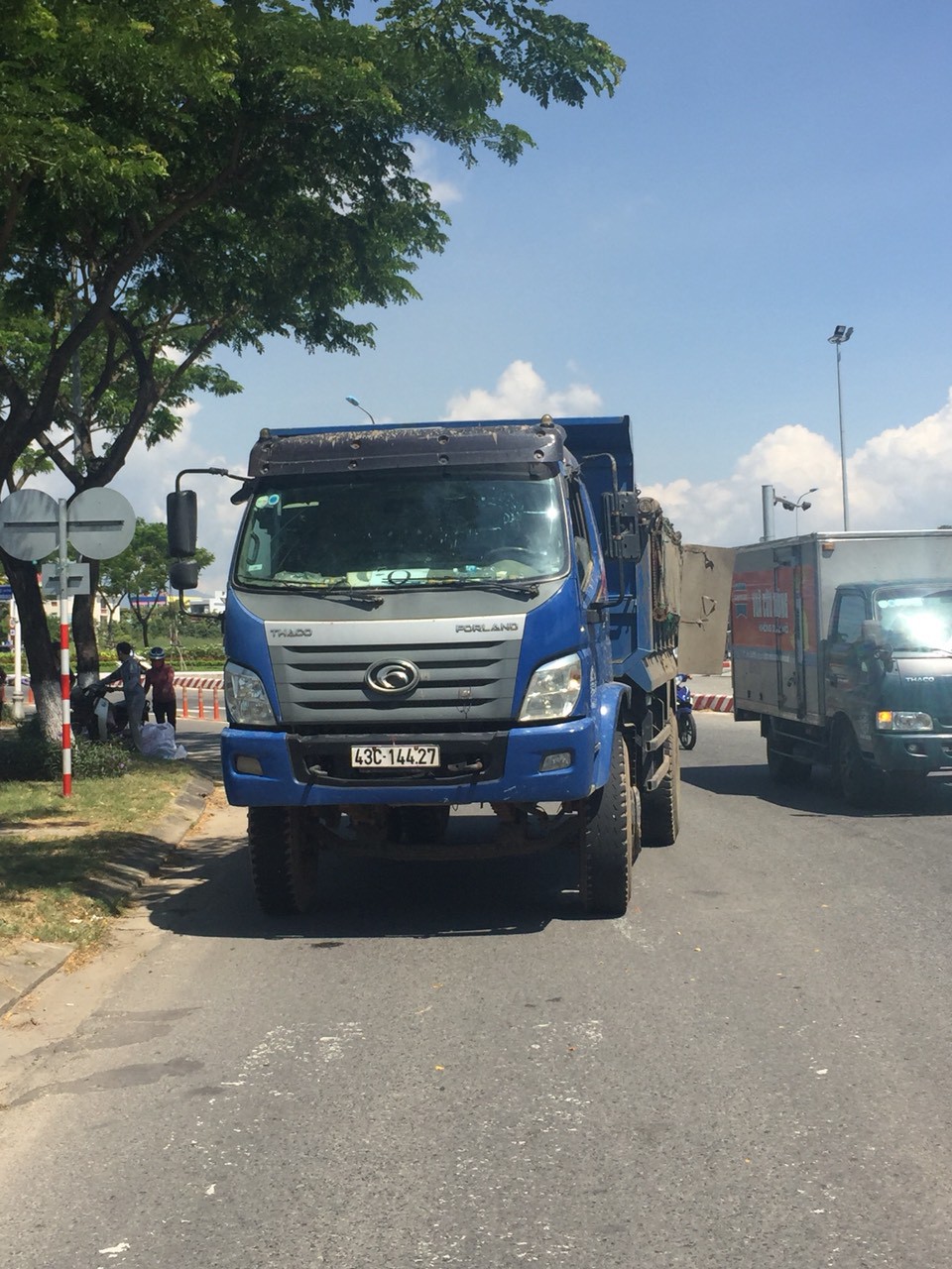Va chạm với xe tải, nam thanh niên chết thảm khi vào đường gom
