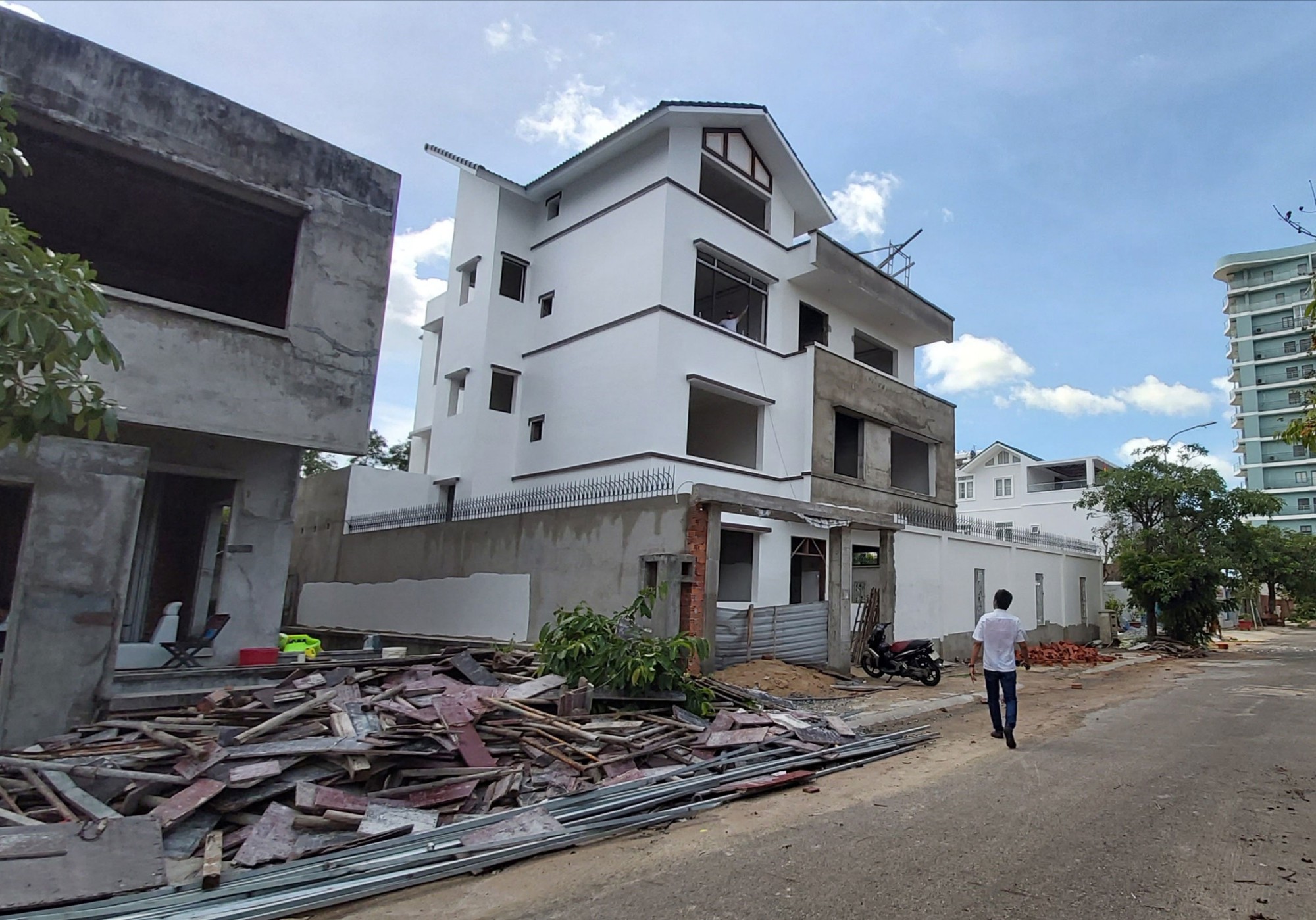 Mỹ Tho, Vũng Tàu: Chơi chiêu, làm liều khi bán đất