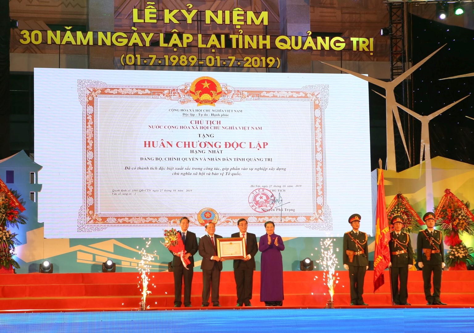 Kỷ niệm 30 năm lập lại tỉnh Quảng Trị: Đón nhận Huân chương Độc lập hạng nhất