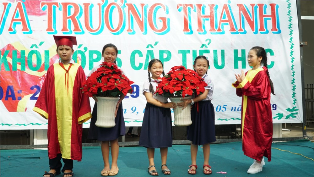 Gian nan nộp hồ sơ vào lớp 1 ở quận 9, TP HCM