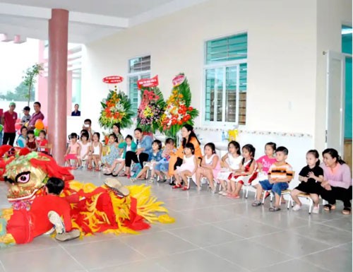 Trường mầm non đón nhận 373 cháu bé con của công nhân