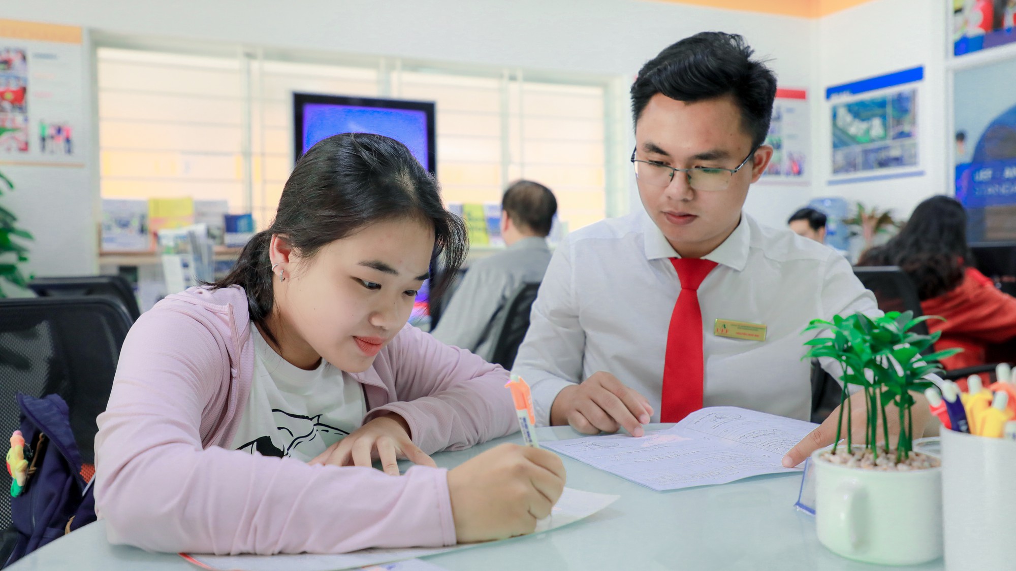 Các ĐH công bố điểm trúng tuyển xét học bạ và kỳ thi đánh giá năng lực