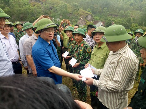 Ph&oacute; Thủ tướng l&yacute; giải v&igrave; sao chưa d&ugrave;ng trực thăng chữa ch&aacute;y rừng? - Ảnh 3.