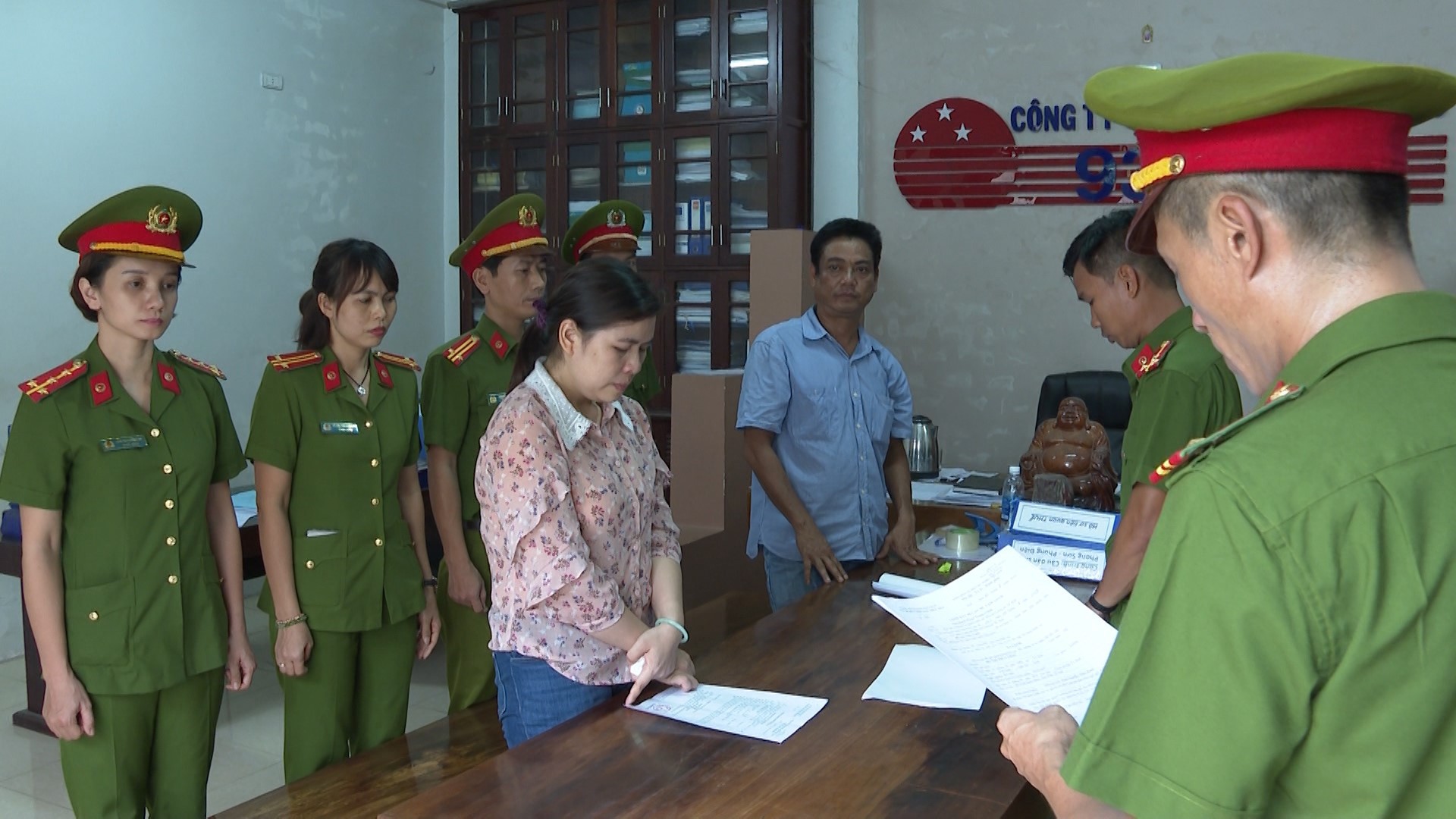 Bắt th&ecirc;m 5 bị can trong vụ &aacute;n hợp thức h&oacute;a c&aacute;t lậu tại Thừa Thi&ecirc;n - Huế - Ảnh 2.