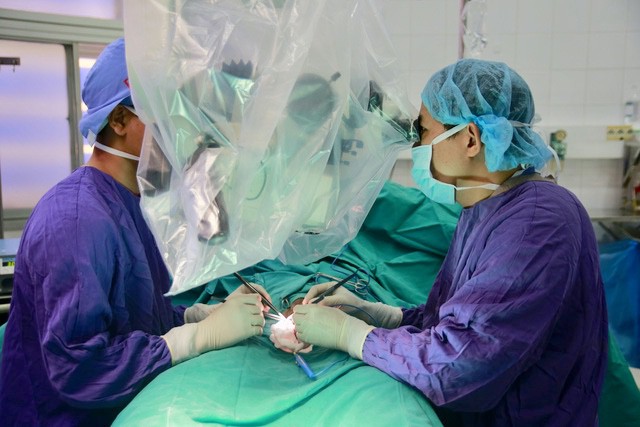 M&acirc;u thuẫn gia đ&igrave;nh, chồng 24 tuổi bị vợ cắt phăng của qu&yacute; - Ảnh 1.