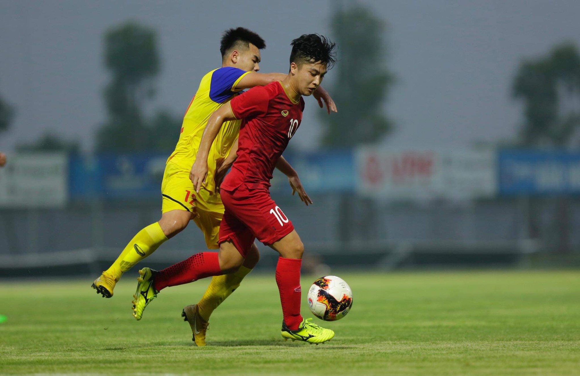 Thầy Park trầm ngâm khi U22 Việt Nam gặp khó vì học trò HLV Hoàng Anh Tuấn - Ảnh 1.