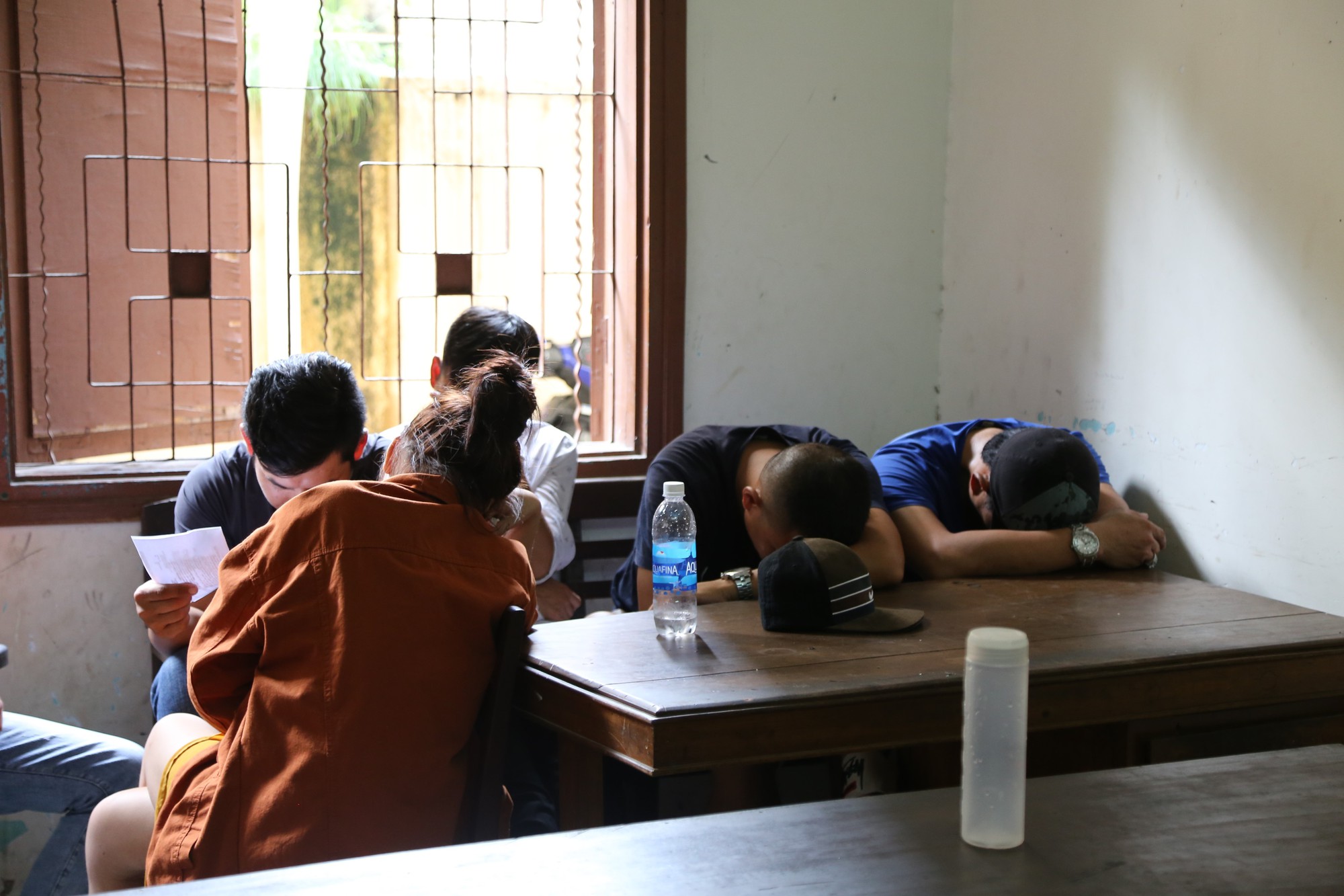 Đà Nẵng: Kiểm tra quán bar F3 Club, phát hiện 15 đối tượng dương tính với ma túy - Ảnh 2.