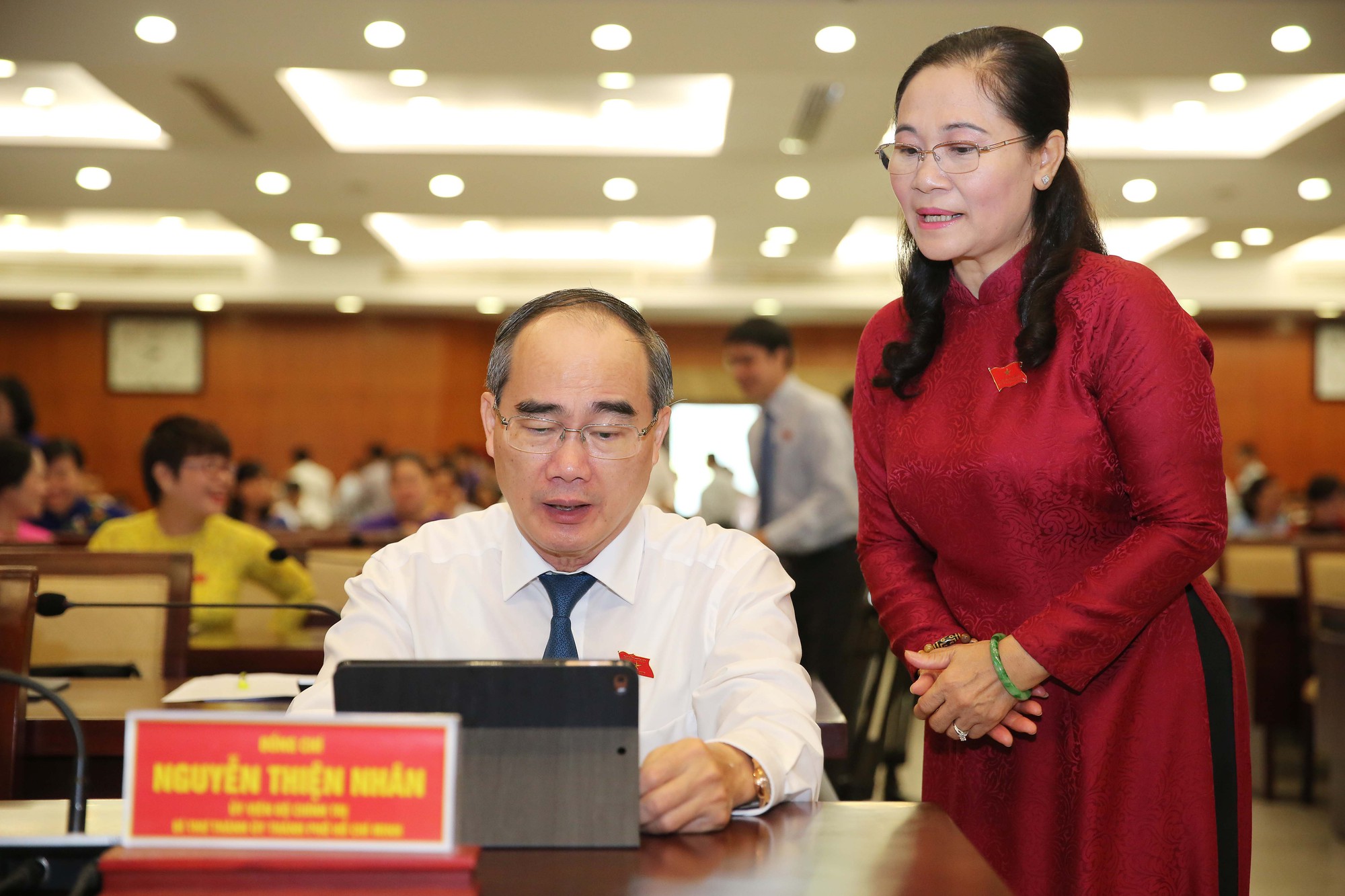 Trải nghiệm kỳ họp HĐND kh&ocirc;ng giấy đầu ti&ecirc;n tại TP HCM - Ảnh 2.