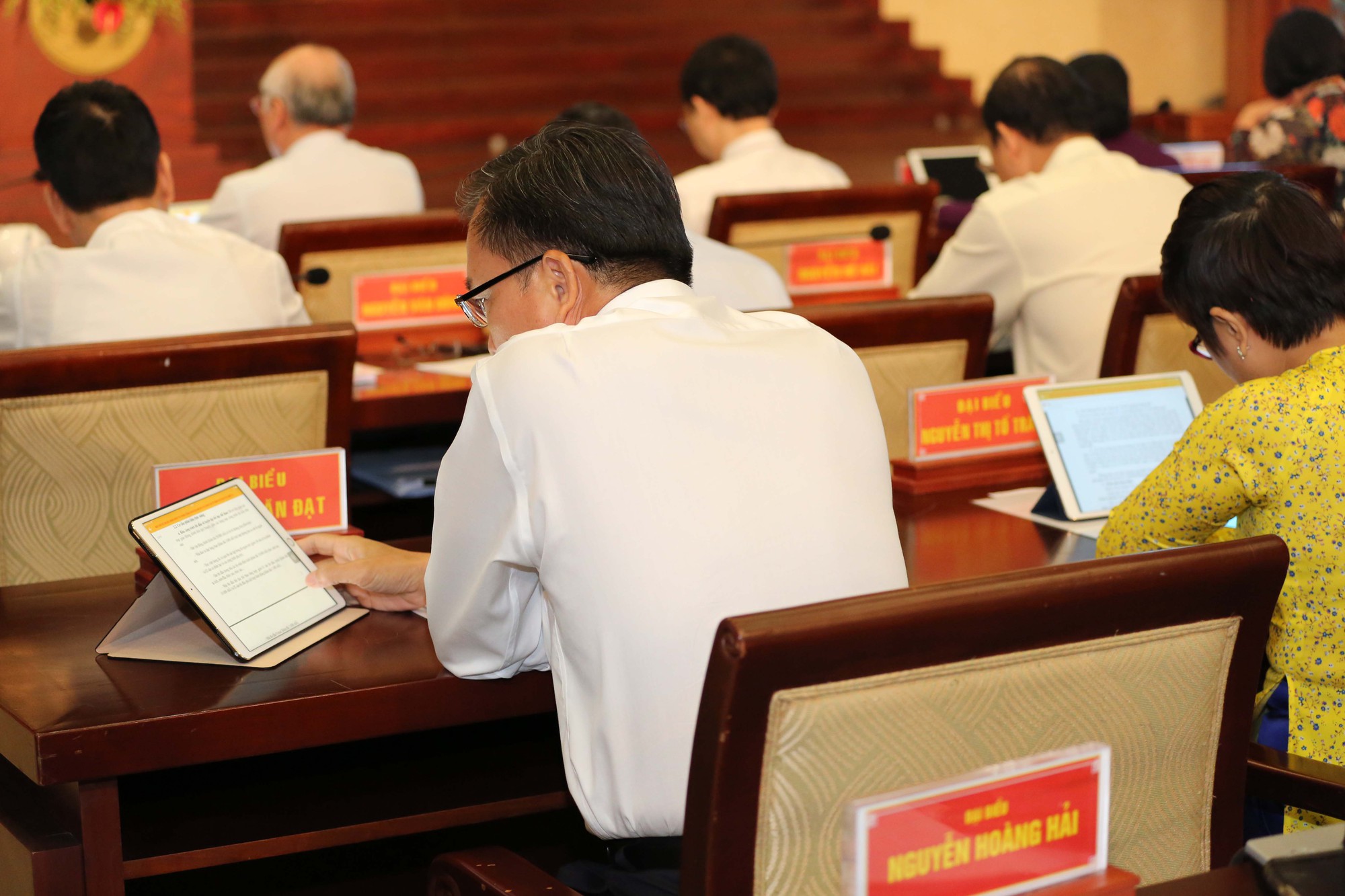 Trải nghiệm kỳ họp HĐND kh&ocirc;ng giấy đầu ti&ecirc;n tại TP HCM - Ảnh 12.