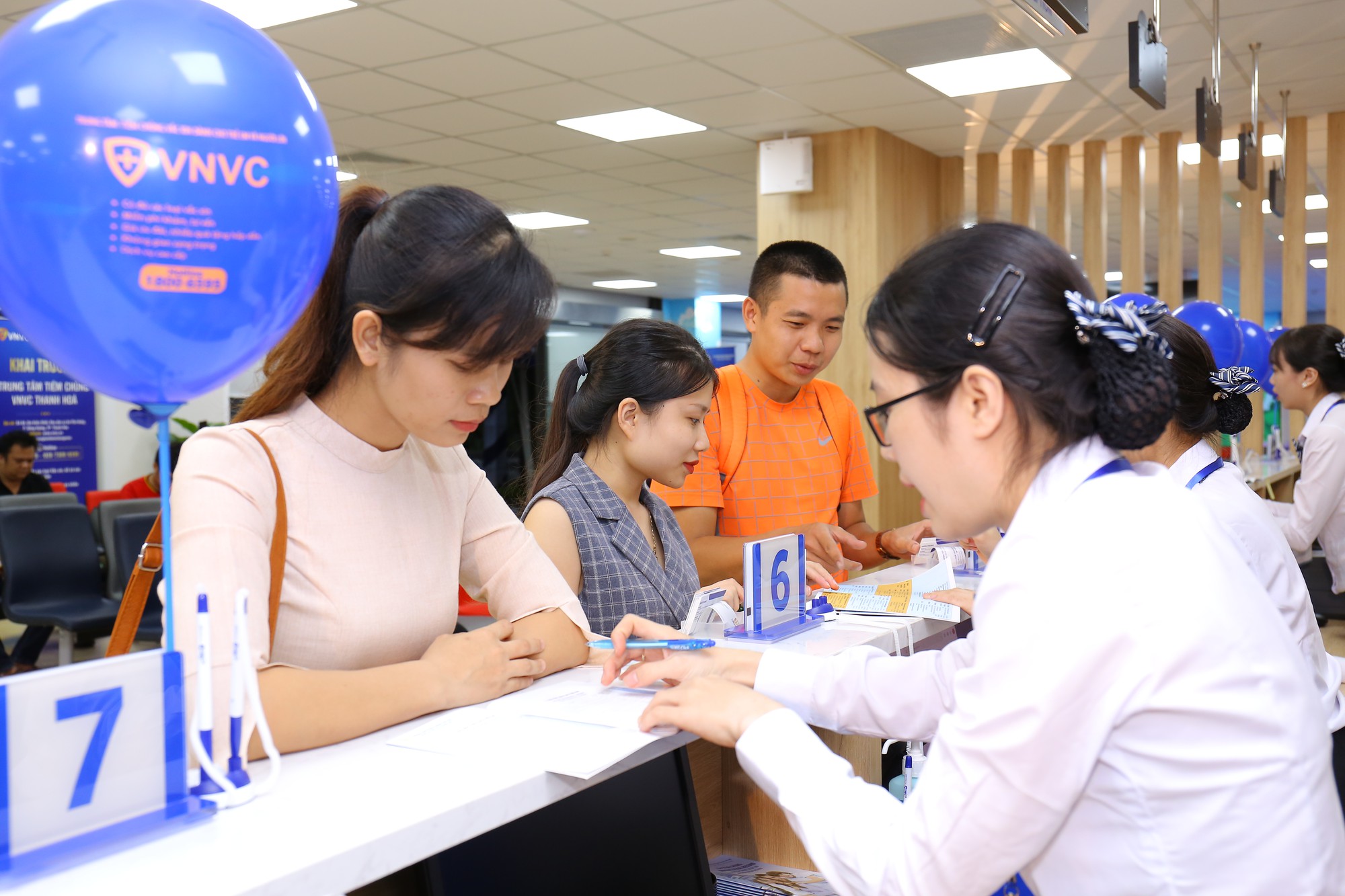 Thanh H&oacute;a: C&oacute; thể phục vụ 4.000 lượt kh&aacute;ch ti&ecirc;m chủng/ng&agrave;y bằng h&igrave;nh thức x&atilde; hội h&oacute;a - Ảnh 1.