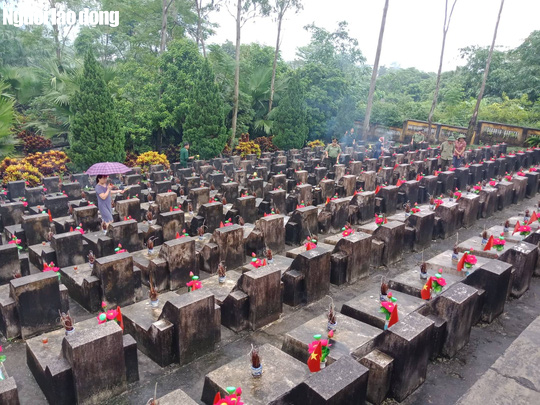 Nghẹn ng&agrave;o đội mưa viếng đồng đội trước ng&agrave;y Giỗ trận 12-7 ở Vị Xuy&ecirc;n - Ảnh 4.