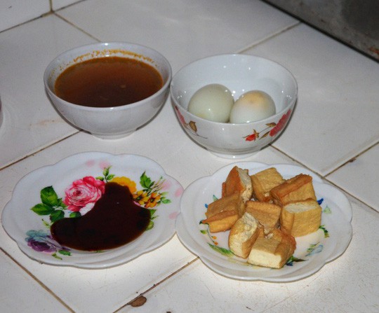 Lương không đủ sống, công nhân phải "giật gấu vá vai"