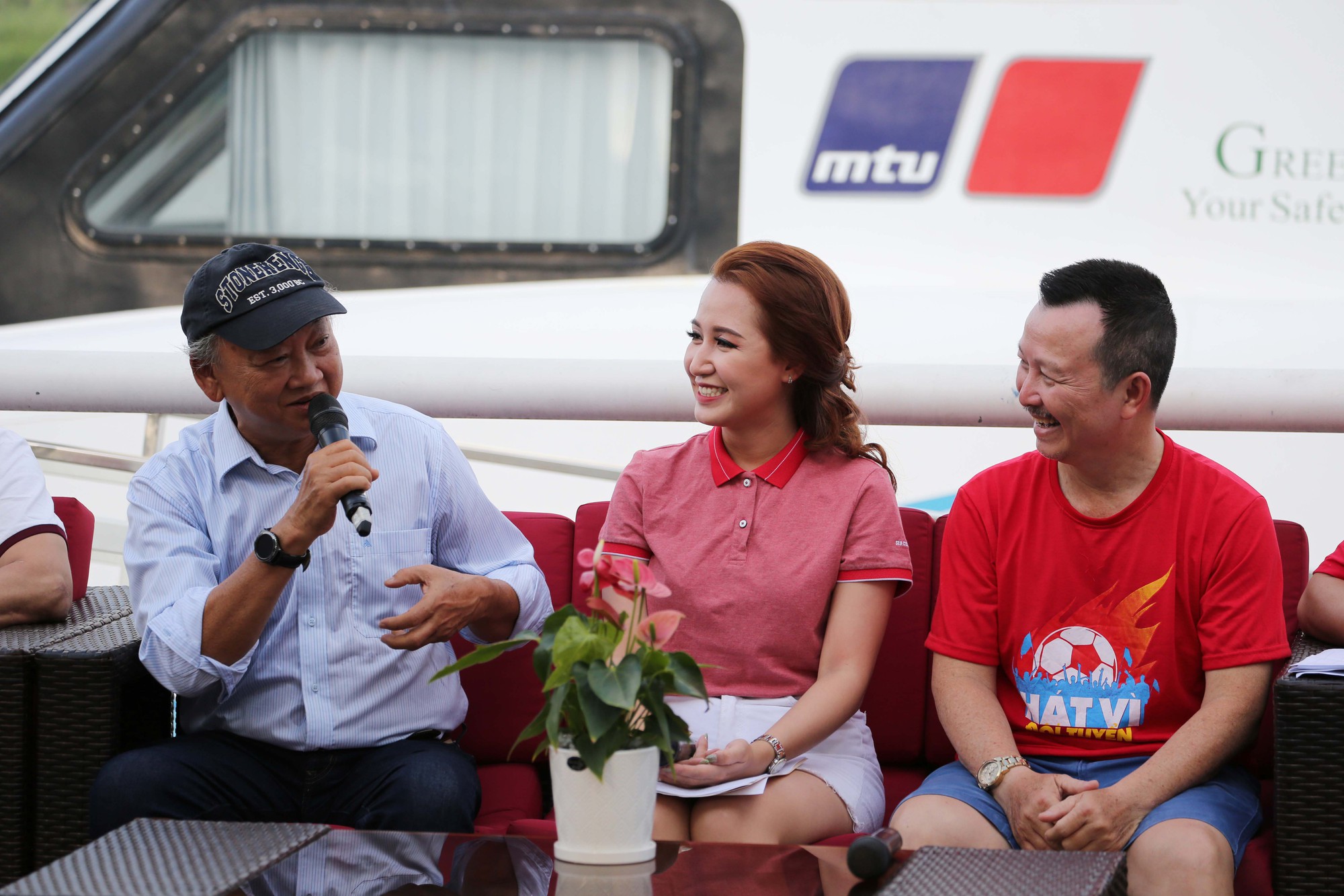 Livestream 5 Hành trình hát vì đội tuyển: Trực tiếp thể hiện ca khúc hay, ý nghĩa - Ảnh 4.
