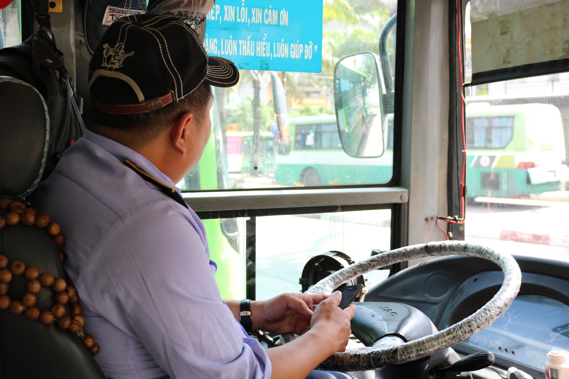 Chuyện &iacute;t ai biết về t&agrave;i xế xe bu&yacute;t đ&aacute;nh l&aacute;i &eacute;p xe nh&oacute;m cướp ở TP HCM - Ảnh 5.