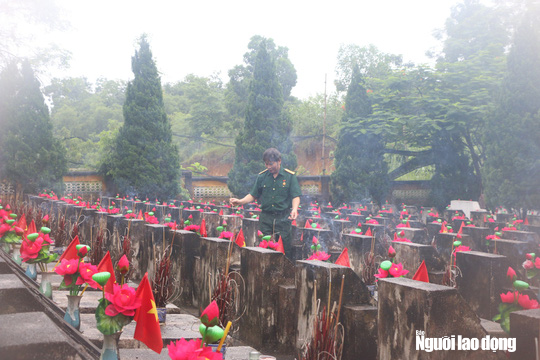 Nghẹn ng&agrave;o đội mưa viếng đồng đội trước ng&agrave;y Giỗ trận 12-7 ở Vị Xuy&ecirc;n - Ảnh 7.