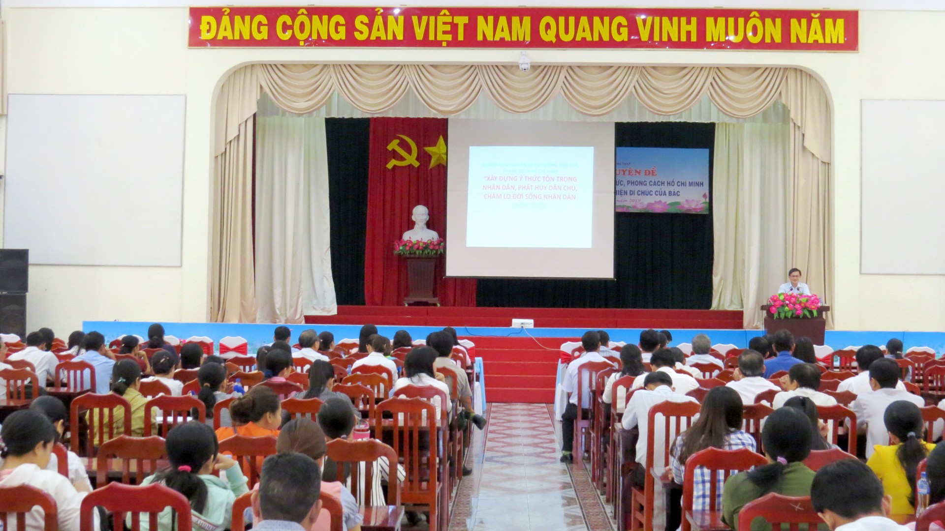 ĐỒNG THÁP: Học và làm theo Bác bằng những việc làm thiết thực