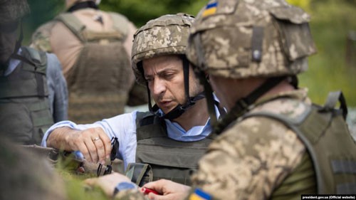 Tân Tổng thống Ukraine muốn gặp ông Putin