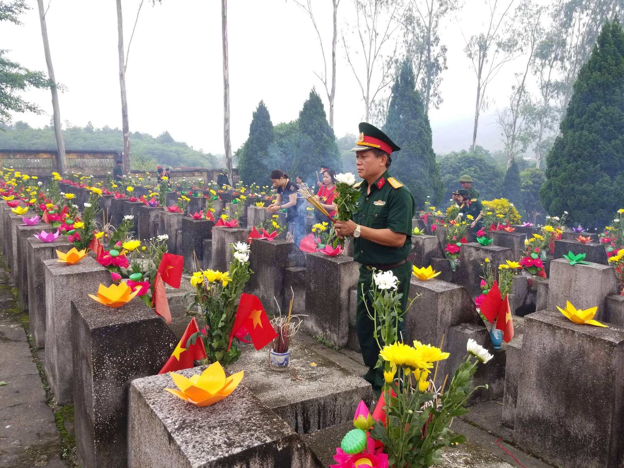 Nguy&ecirc;n Chủ tịch nước Trương Tấn Sang trao 276 căn nh&agrave; tặng cựu binh Vị Xuy&ecirc;n - Ảnh 6.