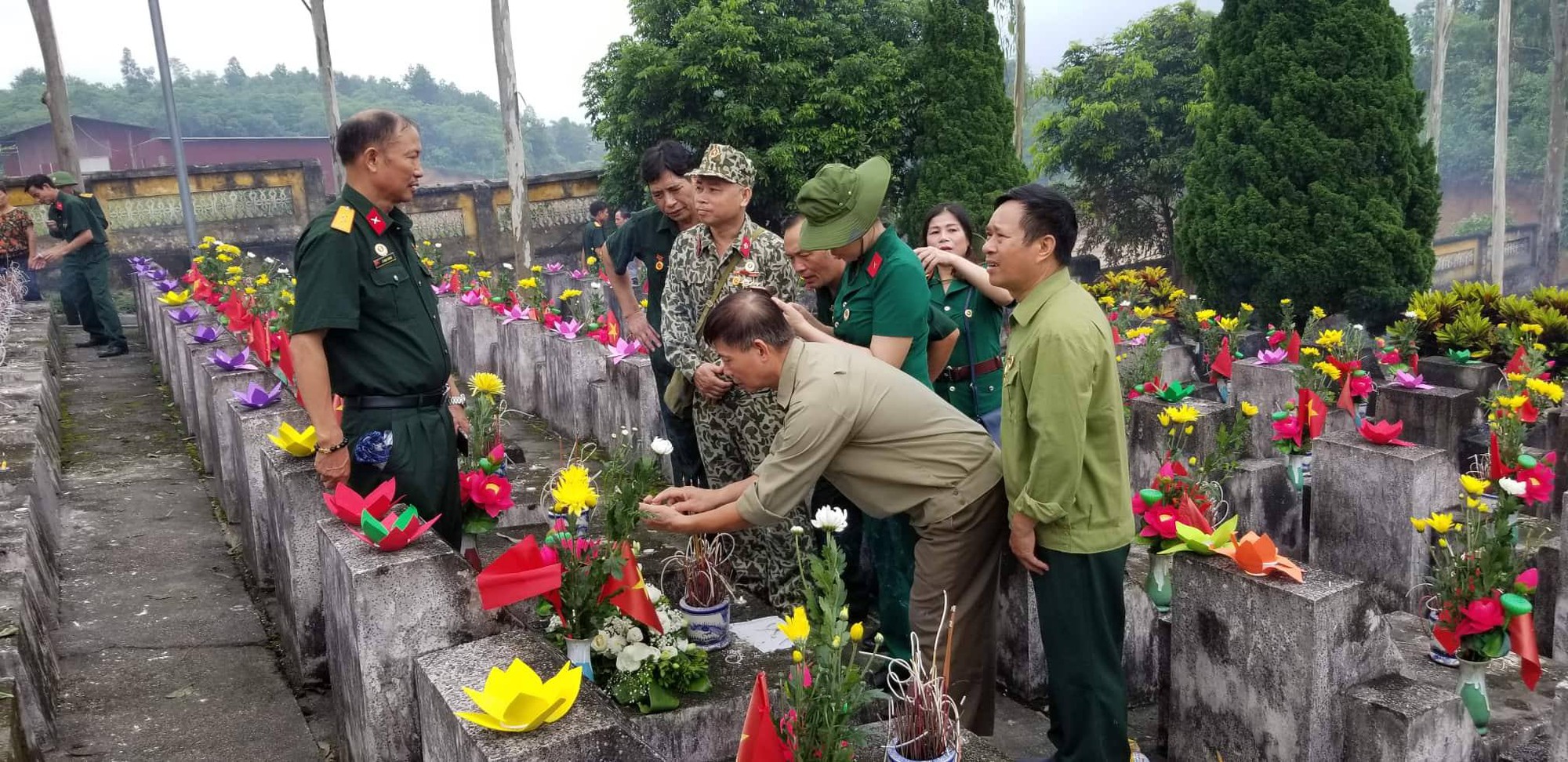 Nguy&ecirc;n Chủ tịch nước Trương Tấn Sang trao 276 căn nh&agrave; tặng cựu binh Vị Xuy&ecirc;n - Ảnh 9.