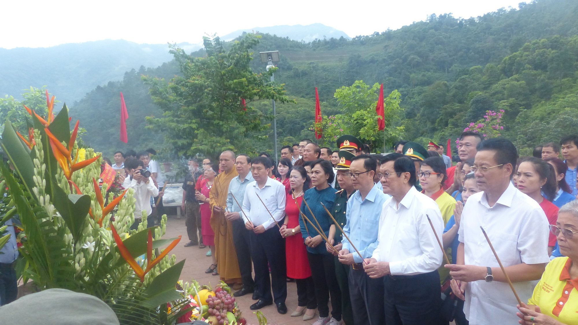 Nguy&ecirc;n Chủ tịch nước Trương Tấn Sang trao 276 căn nh&agrave; tặng cựu binh Vị Xuy&ecirc;n - Ảnh 3.