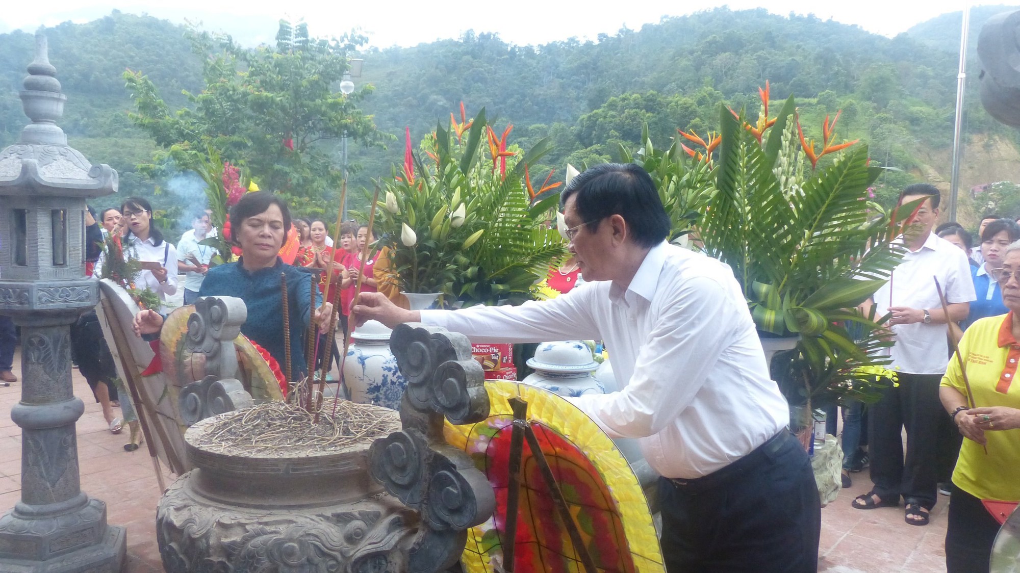 Nguy&ecirc;n Chủ tịch nước Trương Tấn Sang trao 276 căn nh&agrave; tặng cựu binh Vị Xuy&ecirc;n - Ảnh 4.