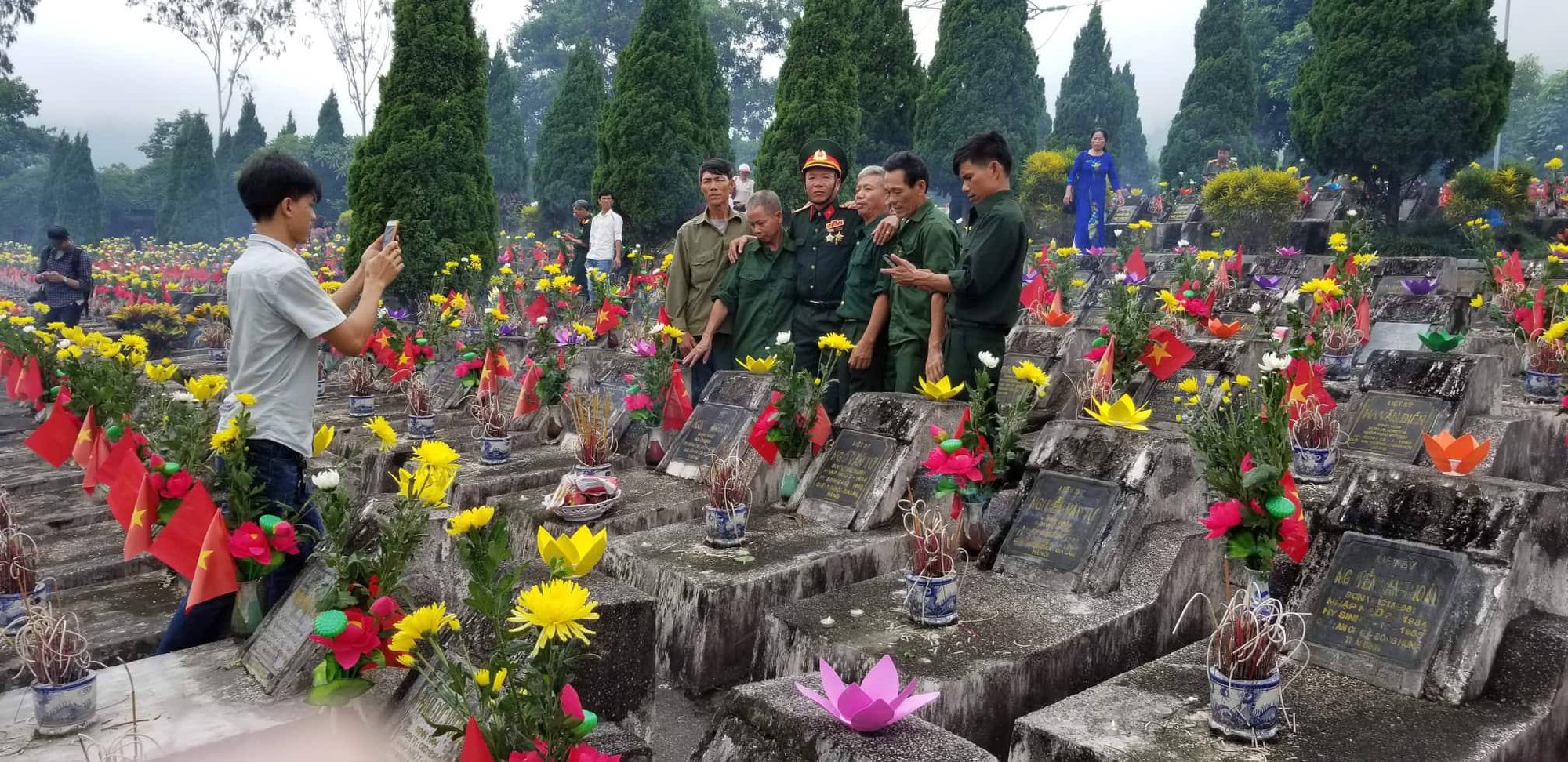 Nguy&ecirc;n Chủ tịch nước Trương Tấn Sang trao 276 căn nh&agrave; tặng cựu binh Vị Xuy&ecirc;n - Ảnh 10.