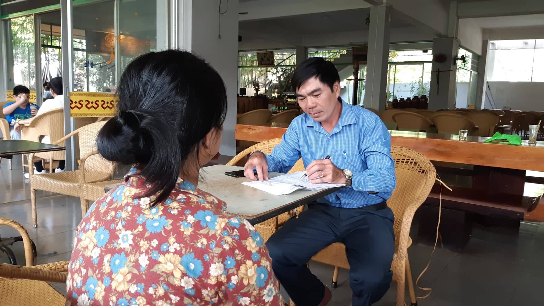 Khởi tố ông chủ nhiều lần cưỡng hiếp cô gái khuyết tật giúp việc