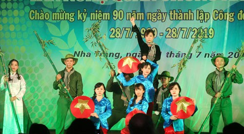 KHÁNH HÒA: Văn nghệ mừng ngày thành lập Công đoàn Việt Nam