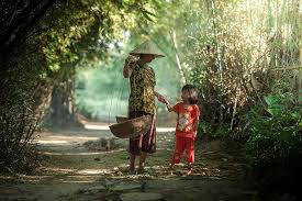 Chờ má đi chợ về...