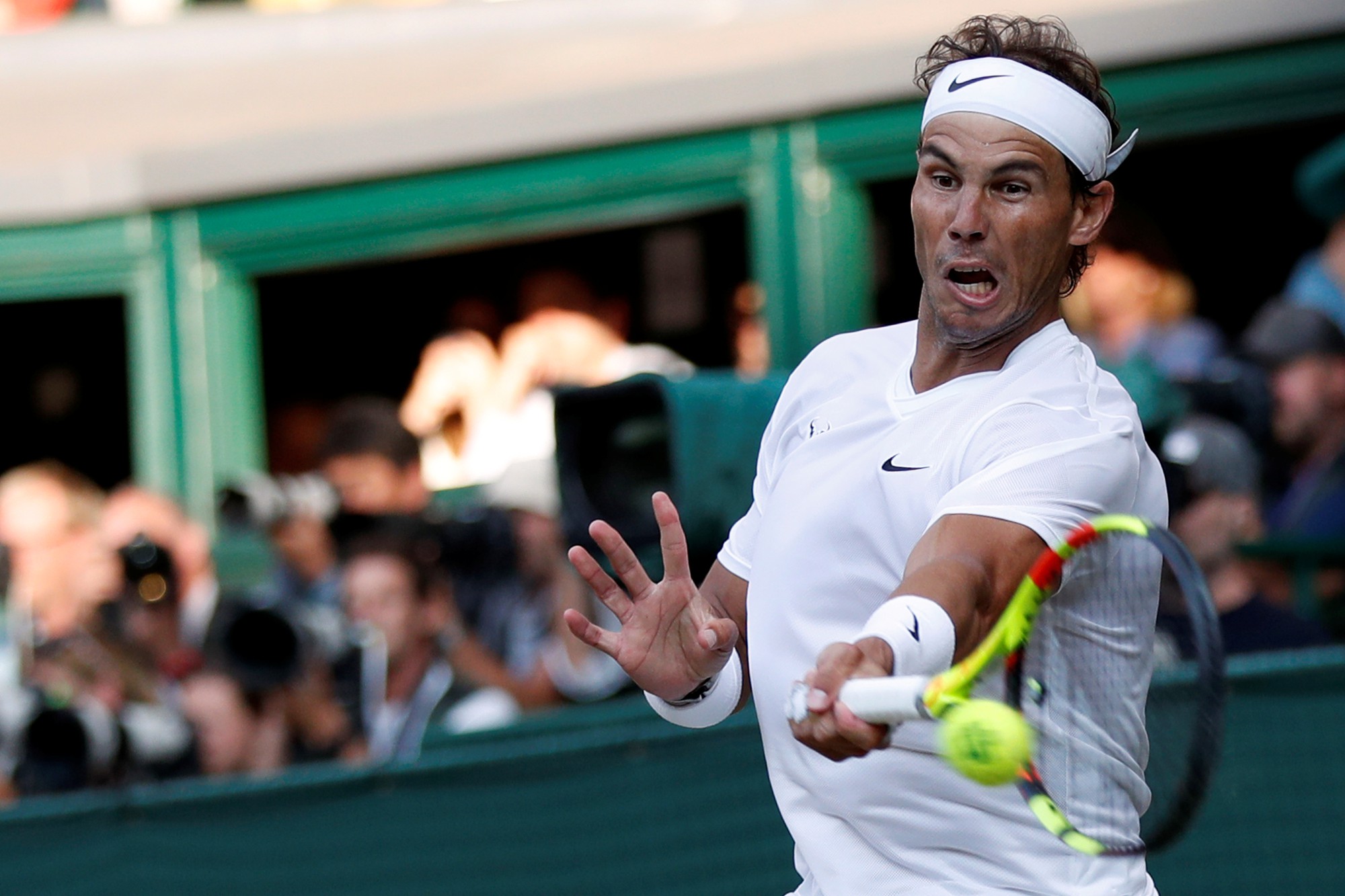 Roger Federer: Thật nhẹ nh&otilde;m khi vượt qua Nadal! - Ảnh 4.
