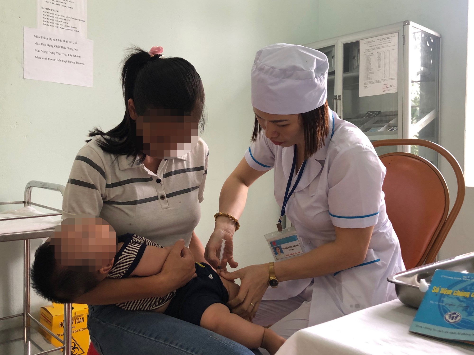 Làm rõ nguyên nhân 2 trẻ tử vong sau tiêm vắc-xin ComBE Five - Ảnh 1.