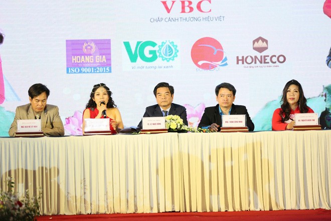 Hủy chương trình "Tôn vinh Nữ hoàng thương hiệu" vào giờ chót