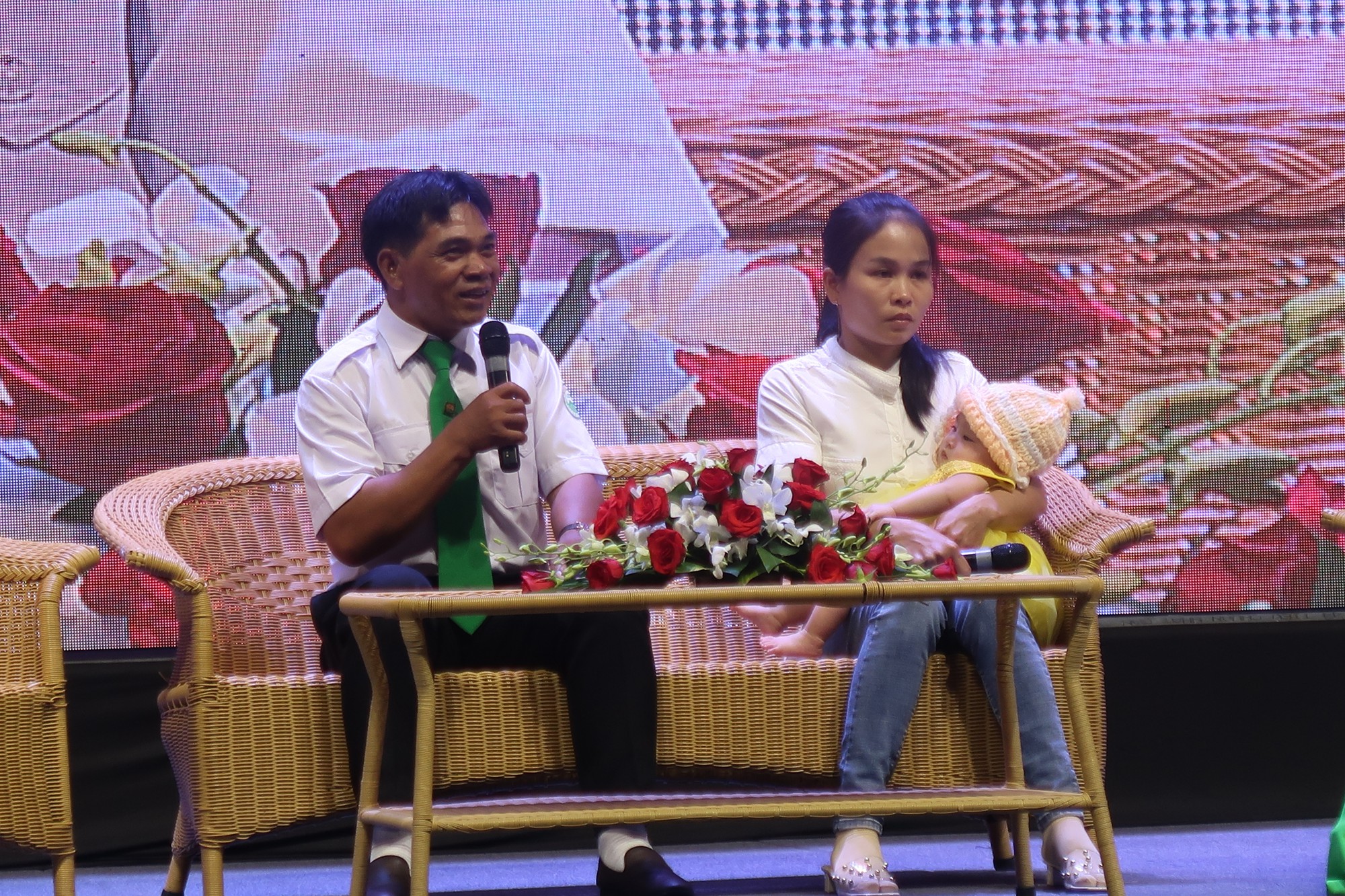 X&uacute;c động gặp lại c&aacute;c ch&aacute;u b&eacute; ch&agrave;o đời tr&ecirc;n taxi - Ảnh 3.