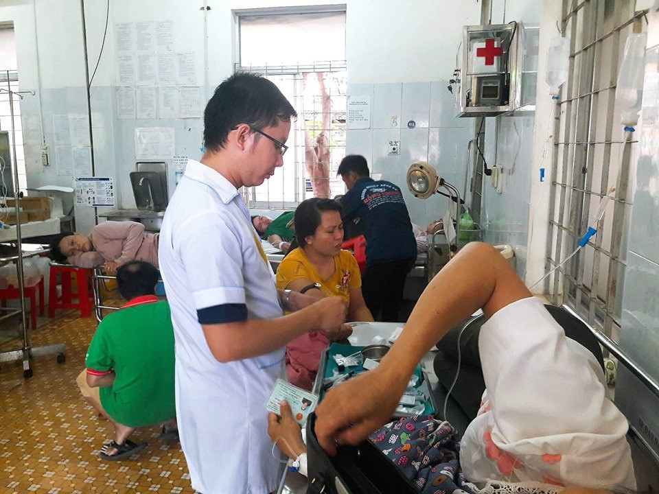 Một ngày 2 vụ ngộ độc thực phẩm ở 2 đám cưới: Thành lập tổ công tác lưu động - Ảnh 2.
