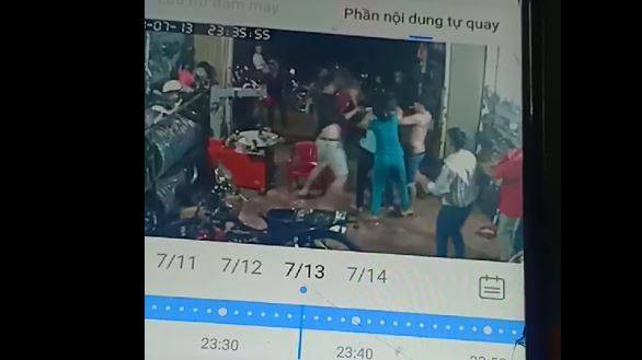 Côn đồ ngang nhiên xông vào nhà, đánh người thương tích